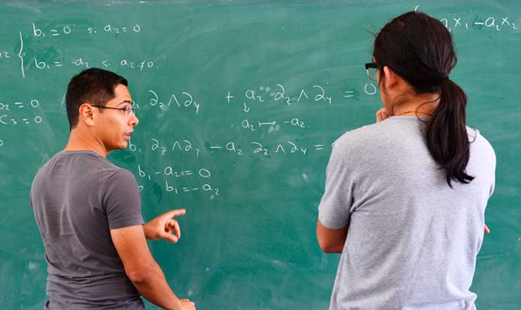 Alfonso Gonzalez: Innovaciones en Matemáticas y su Impacto