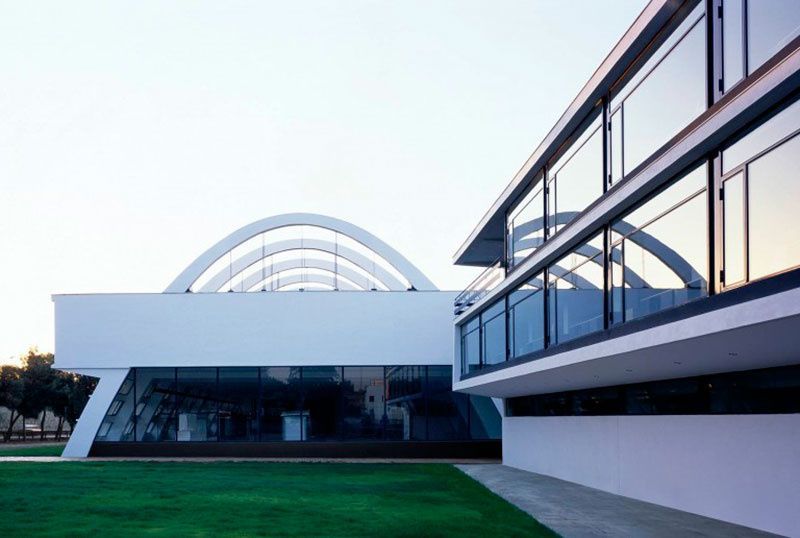 Arco Peraltado: Diseño Innovador en Arquitectura Moderna