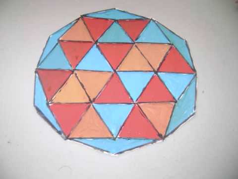 Buscas ejemplos creativos de mosaicos geométricos sencillos