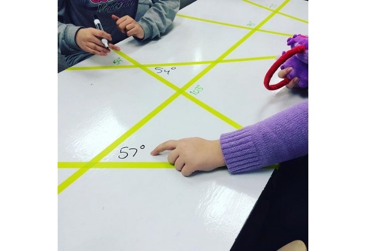 Buscas ejercicios divertidos de sumas y restas de ángulos para primaria