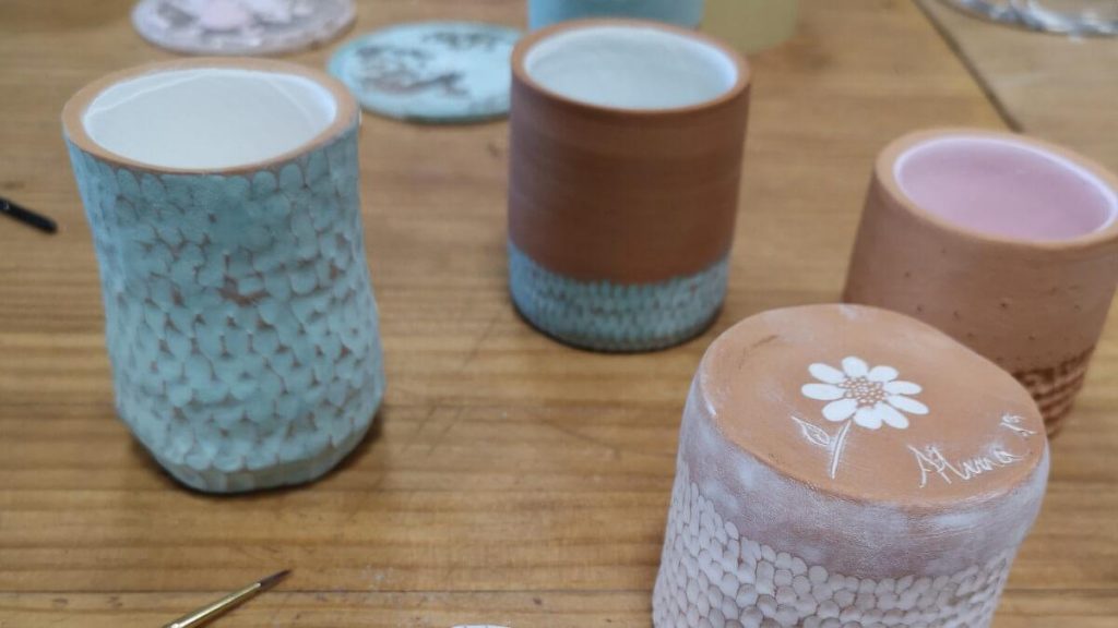 Cómo puedo pintar cerámica en casa de forma fácil y práctica