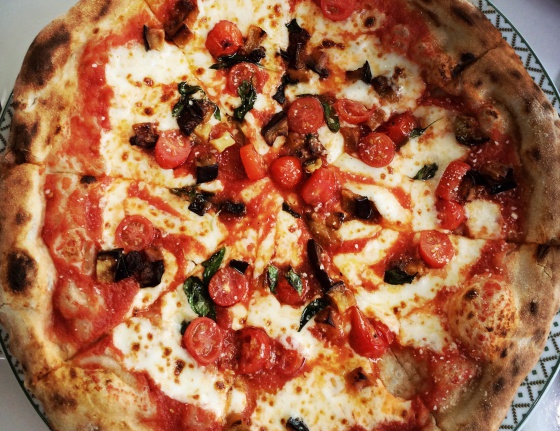 Cómo se comparte una pizza de forma equitativa usando fracciones