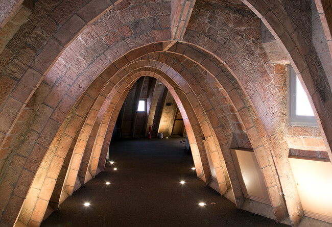 Cómo se explora la geometría de los arcos en el diseño