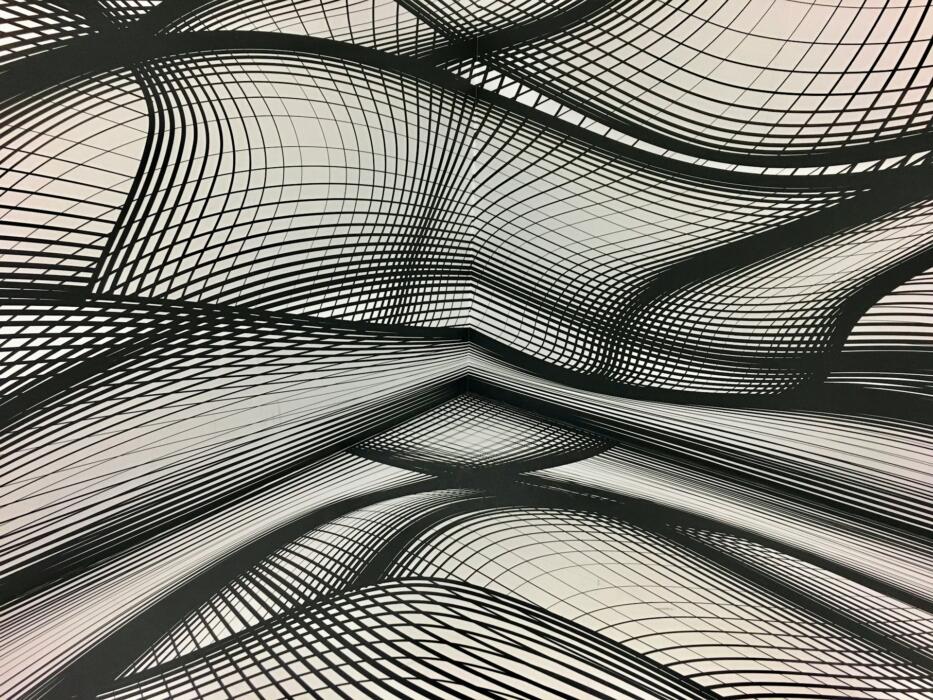 Cómo se exploran curvas y superficies en geometría diferencial