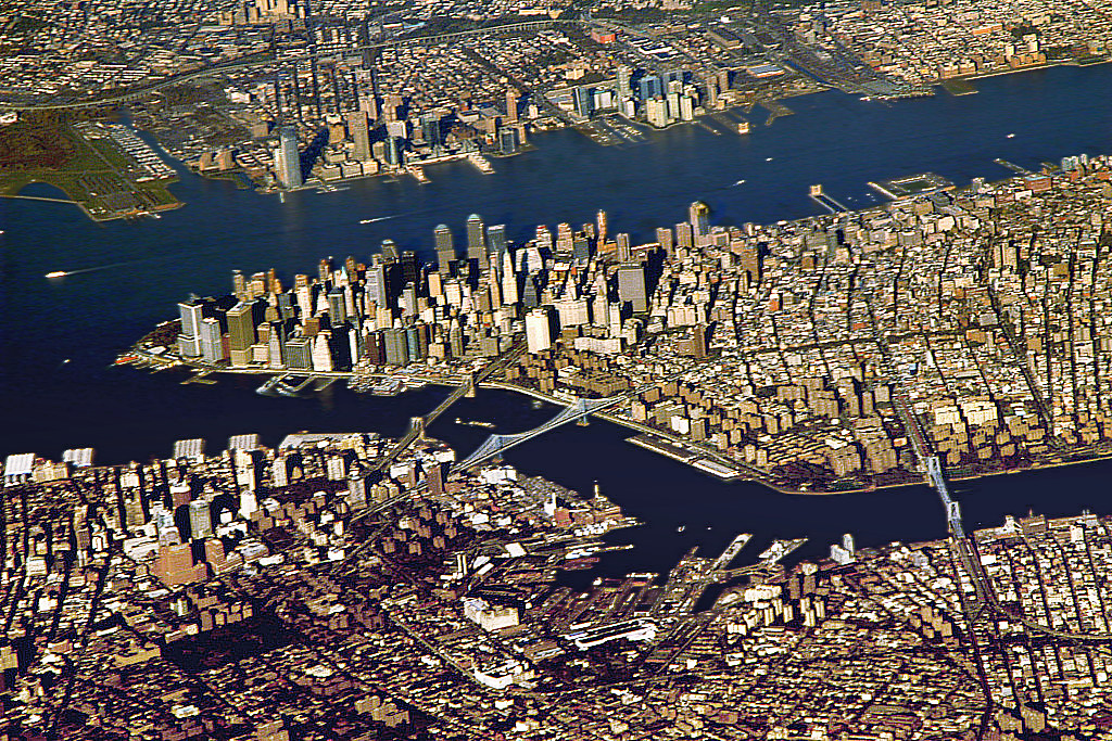 Distancia entre dos ciudades y un puerto: Cuál es la mínima