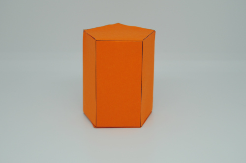 Existen figuras pentagonales con caras rectangulares