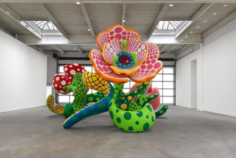 Famous Curves: Celebrating Iconic Shapes in Art and Nature