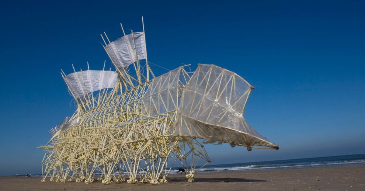 Qué es Strandbeest, la innovadora creación de Theo Jansen