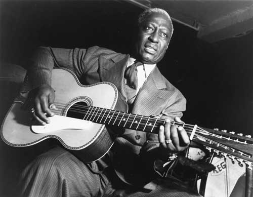 Qué instrumentos y elementos conforman el sonido del blues