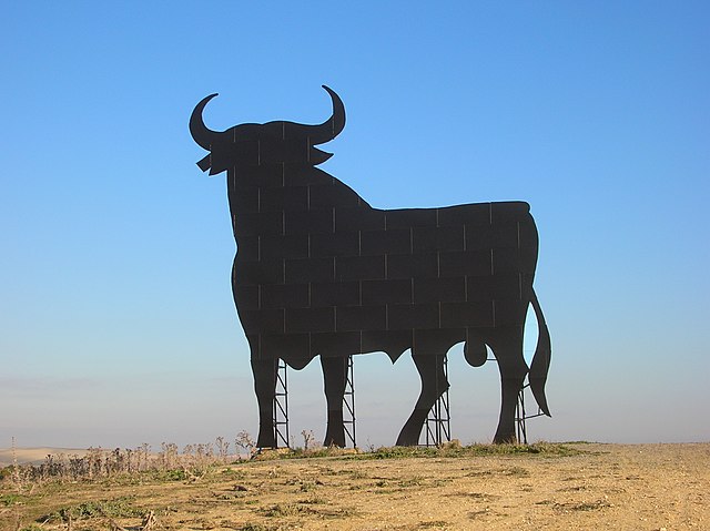 Qué simbolismo y diseño tiene el logo Toro de Osborne