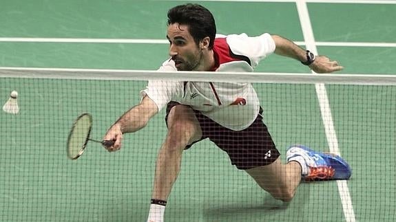 Quieres mejorar tu juego de bádminton con instructores expertos