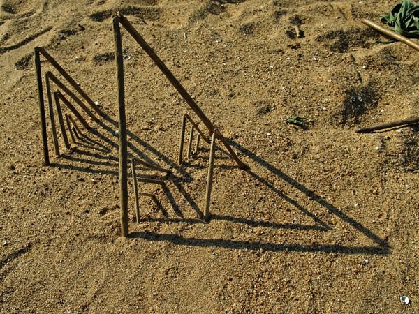 se pueden encontrar triangulos similares en la naturaleza mediante sombras
