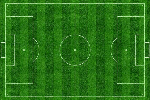Segmentos paralelos y perpendiculares en el campo de fútbol