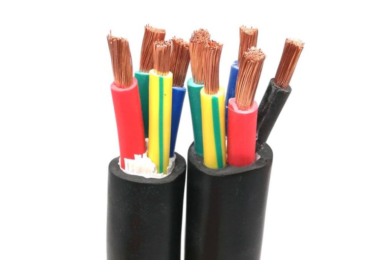 Trifásica: Comprende el Voltaje en Sistemas Eléctricos